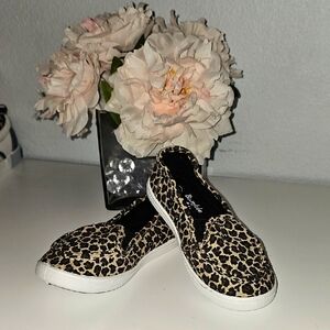 3/$30 Brand New Size 9 Bumble & Birdie Leopard Print Slip-On Shoes